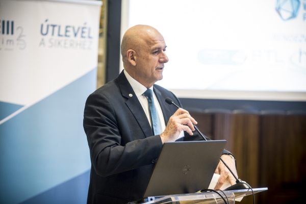 Kov&aacute;cs K&aacute;roly||